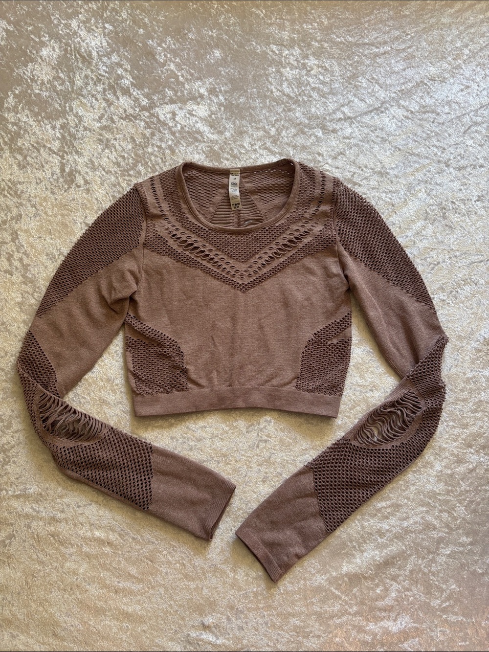 Alo Yoga M Distressed Open Knit Long Sleeve Crop Top Mauve Brown Mesh